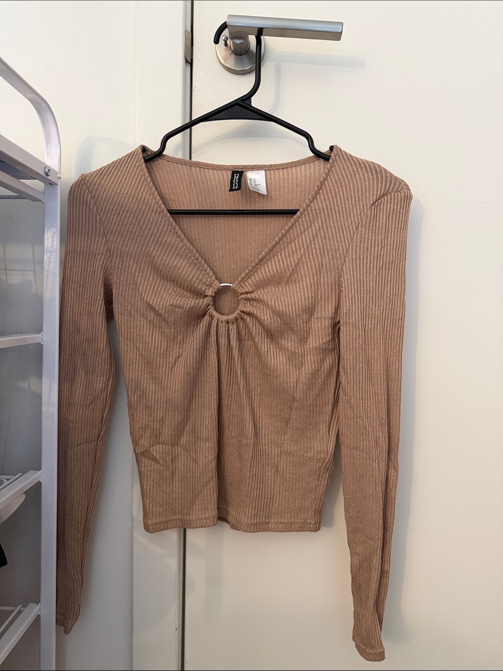 H&M Ribbed Long-Sleeve V-Neck Top with Front Ring - Beige/Tan